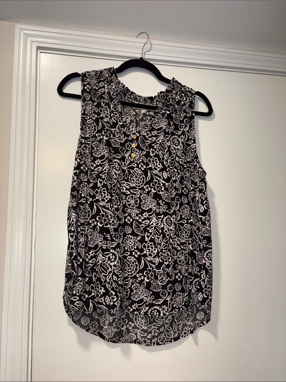 LOFT Black Floral Sleeveless Camisole